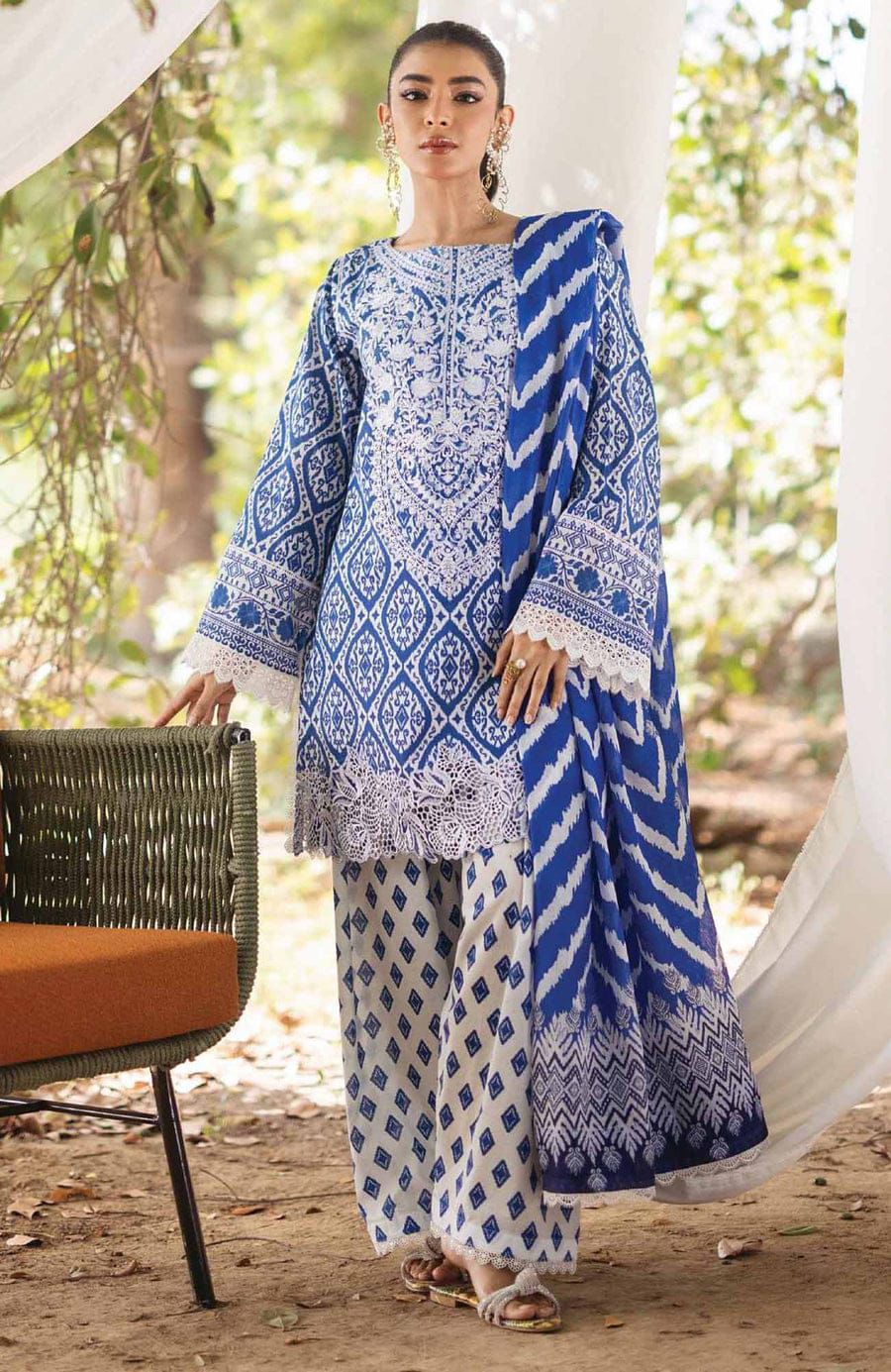 Zainab Chottani Lawn 3-Piece Suit with Heavy Embroidery and Digital Printed Voil Lawn Dupatta